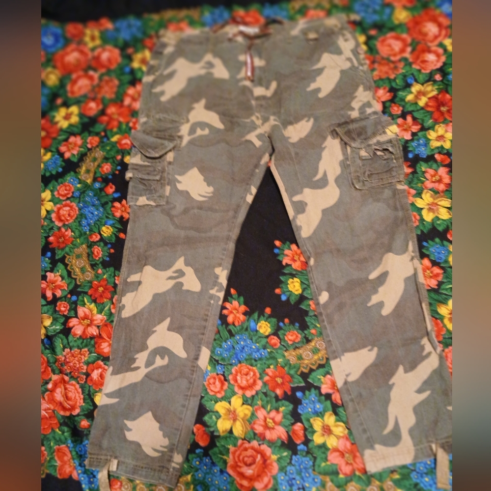 DECIBLE Camouflage Cargo Pants
